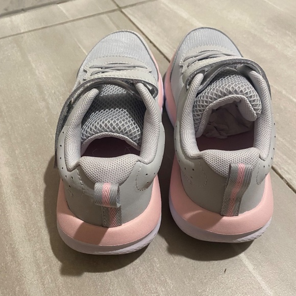 Girls Under Armour Sneakers - Picture 3 of 5